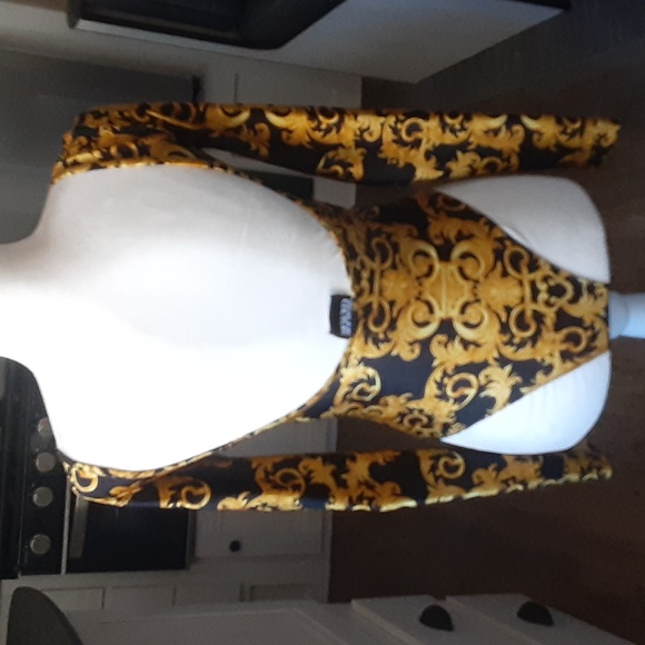 Versace - Picture 4 of 10